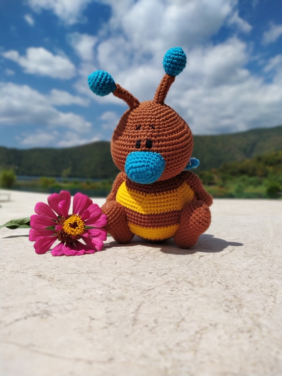 Toxunma Amigurumi Arı oyuncağı