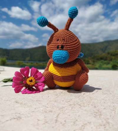 Toxunma Amigurumi Arı oyuncağı